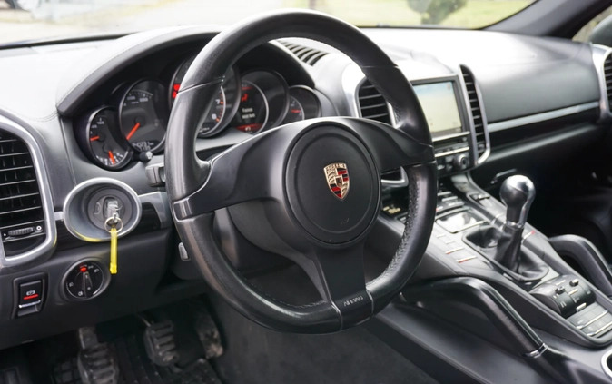 Porsche Cayenne cena 79900 przebieg: 240000, rok produkcji 2010 z Działoszyn małe 277